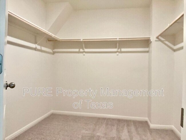 Building Photo - 203 Stonebrook Dr