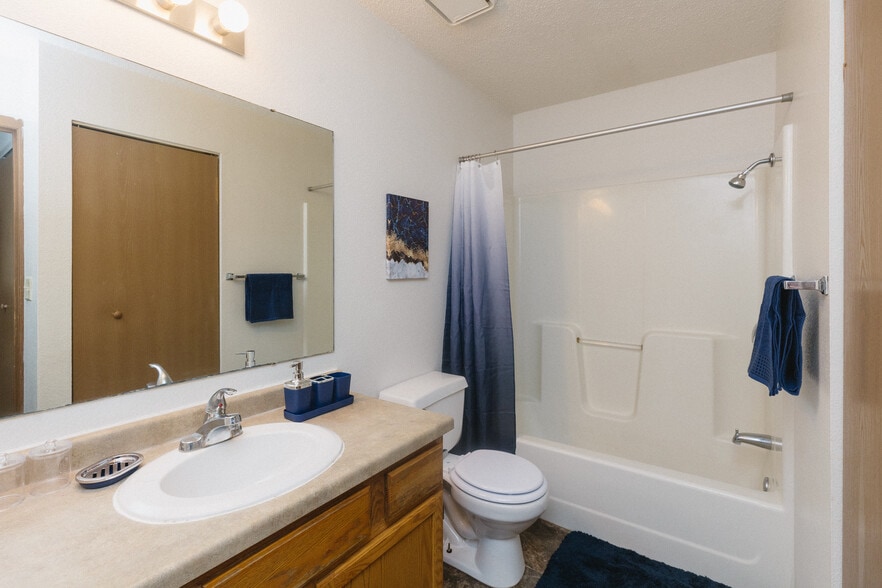 Building Photo - 1515 14th Ave E