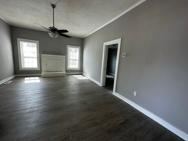 Building Photo - 213 E Main St