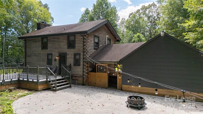 Building Photo - 2038 Toms Creek Rd