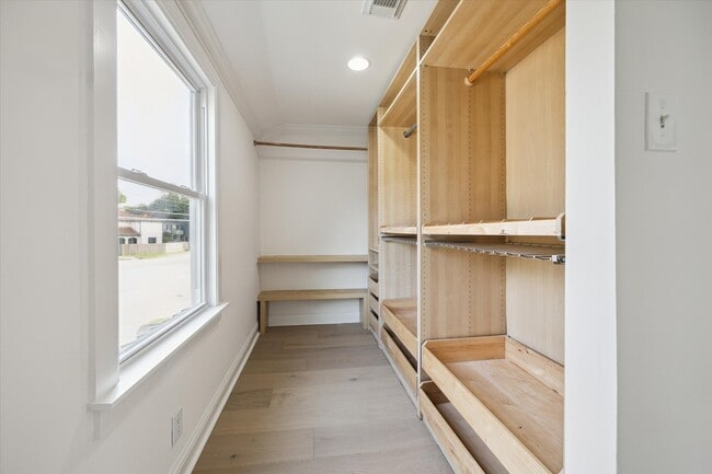 Building Photo - 4148 Bissonnet St