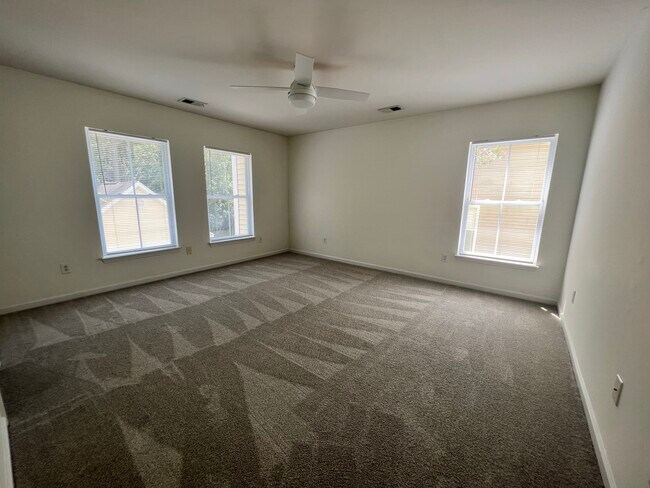 Building Photo - 533 Delafield Dr