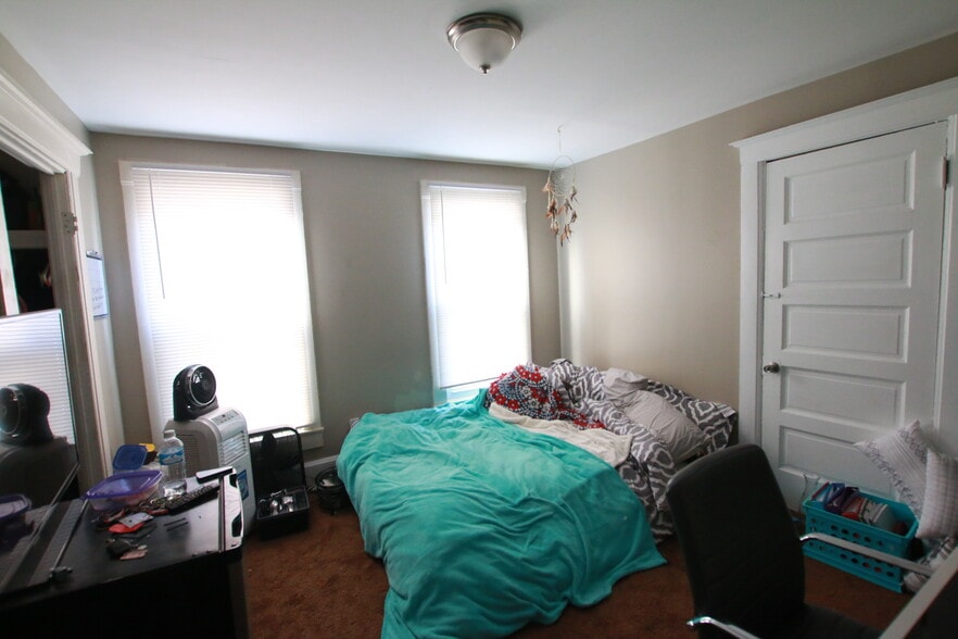 Building Photo - 710 Emmet St