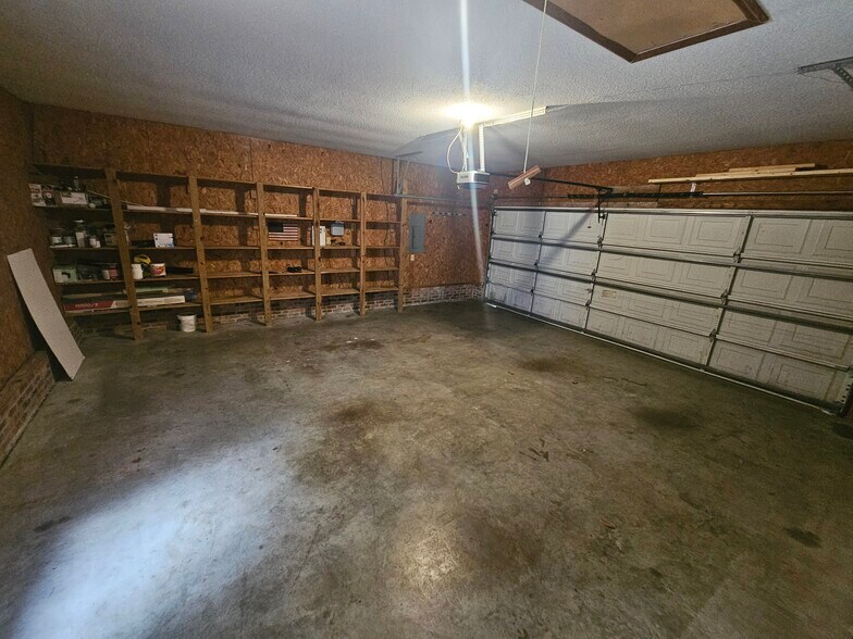 Building Photo - 6902 Persimmon Pl