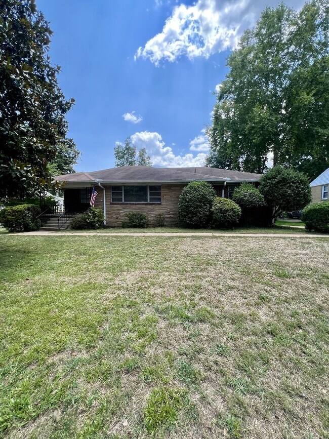 Primary Photo - Charming 3-Bed, 2-Bath Spacious Home in Ch...