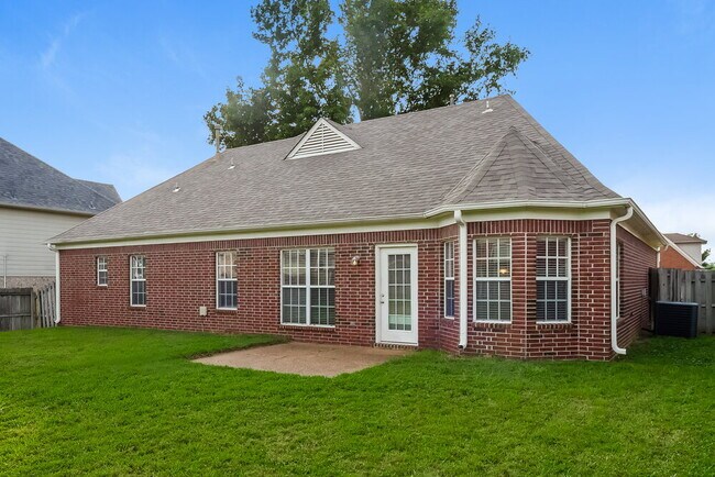 Building Photo - 9921 Greenalder Cove N