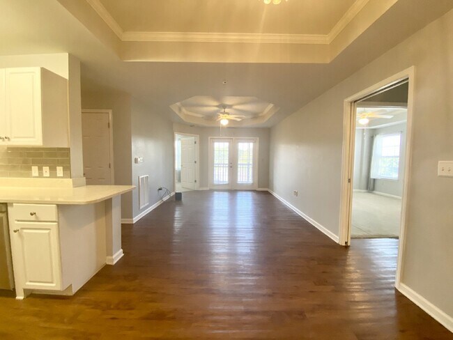 Building Photo - Two Bedroom Spacious Condo Near Everything Bluffton Has to Offer!