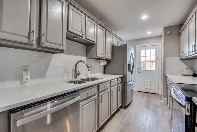 Building Photo - 14027 Brookgreen Dr