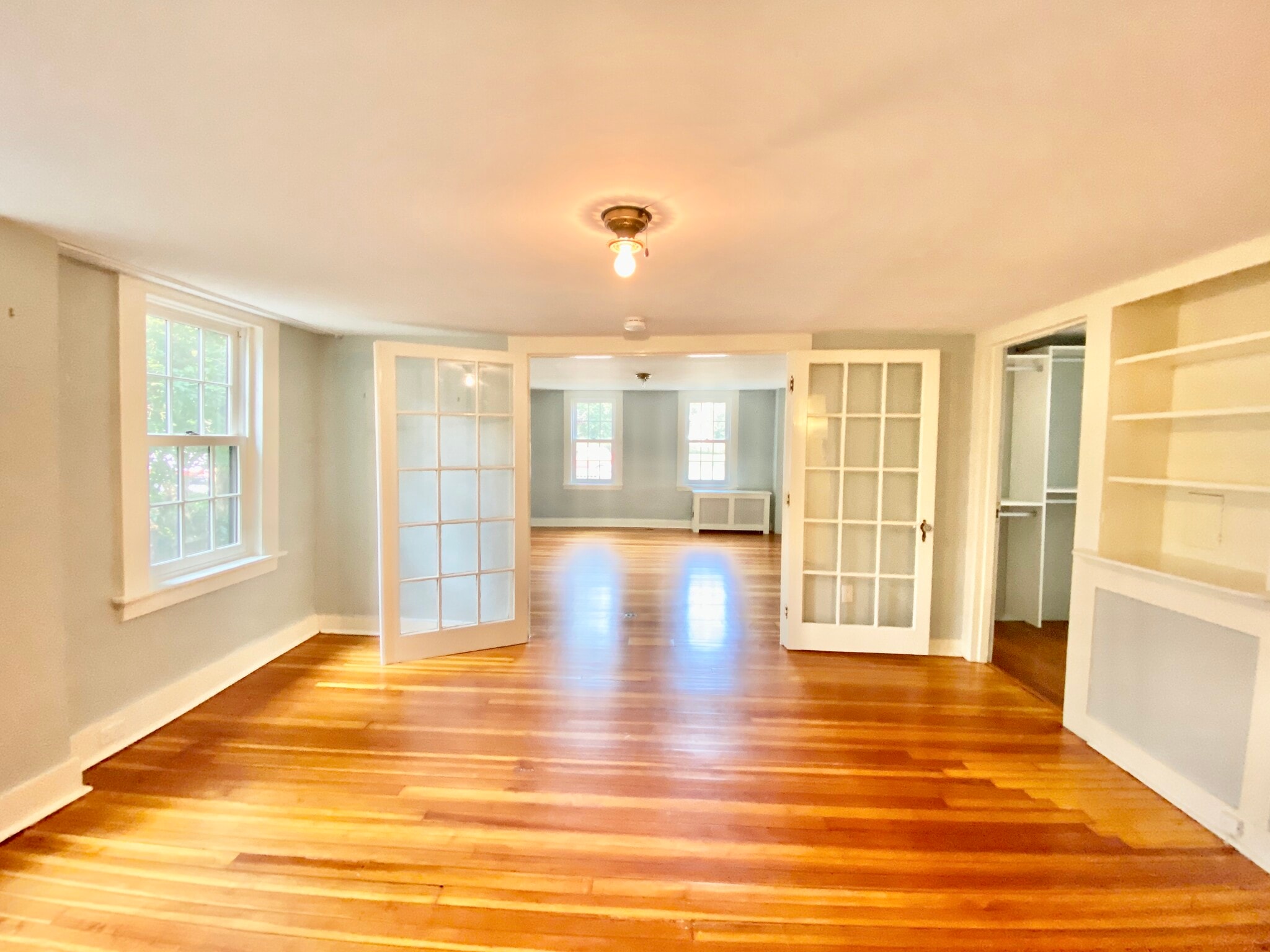 Building Photo - 206 Elm St