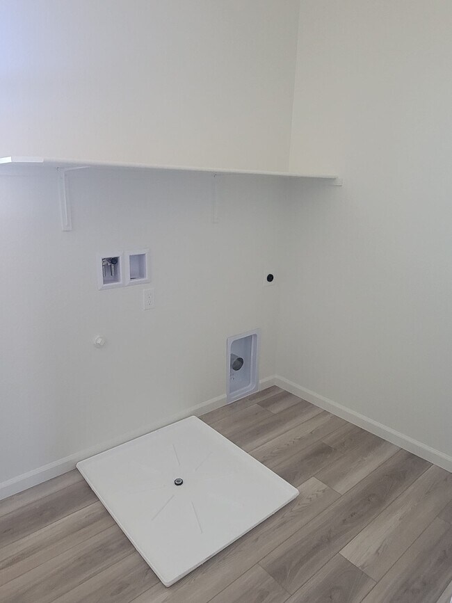 Building Photo - 2452 Calabria St