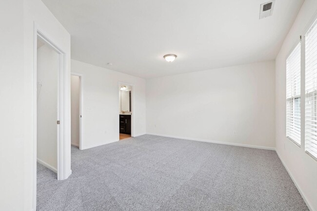 Building Photo - Charming 3BR Townhome in Brightleaf at the...
