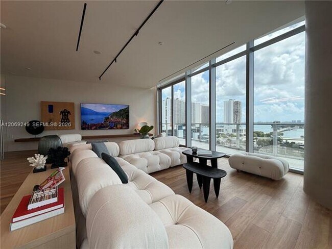 Building Photo - 1400 Biscayne Blvd