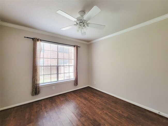 Building Photo - 2255 Braeswood Park Dr
