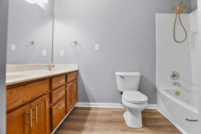 Building Photo - Pet Friendly Three Bedroom!