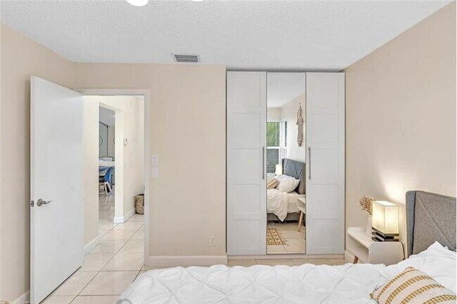 Building Photo - 5824 N Park Rd