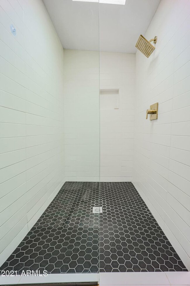 Building Photo - 8133 N 16th Dr