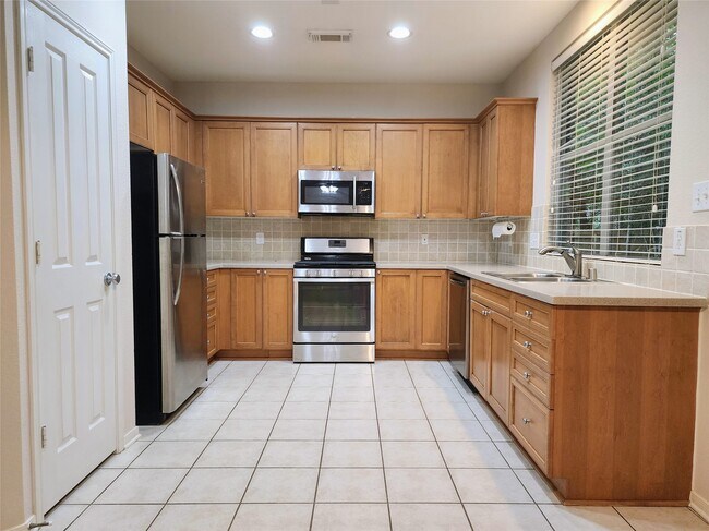 Building Photo - 11 Cider Mill Ct