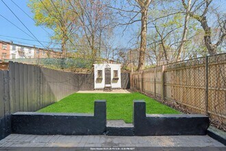 Building Photo - 826 Grand St