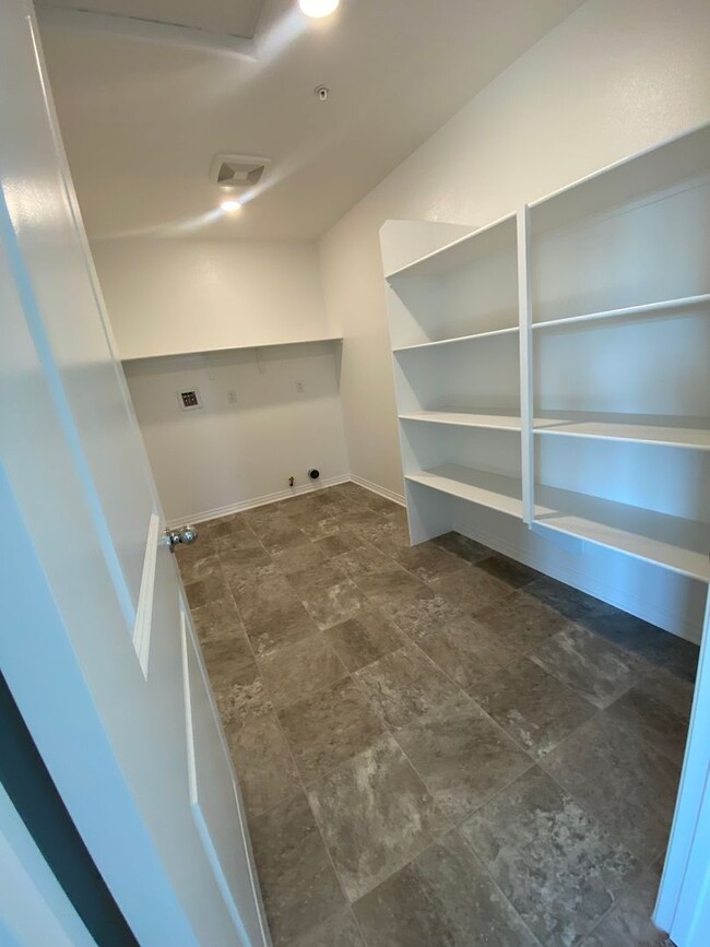 Building Photo - Like New Menifee 4 Bedroom Home