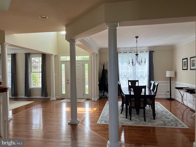 Building Photo - 8107 Kylemore Way