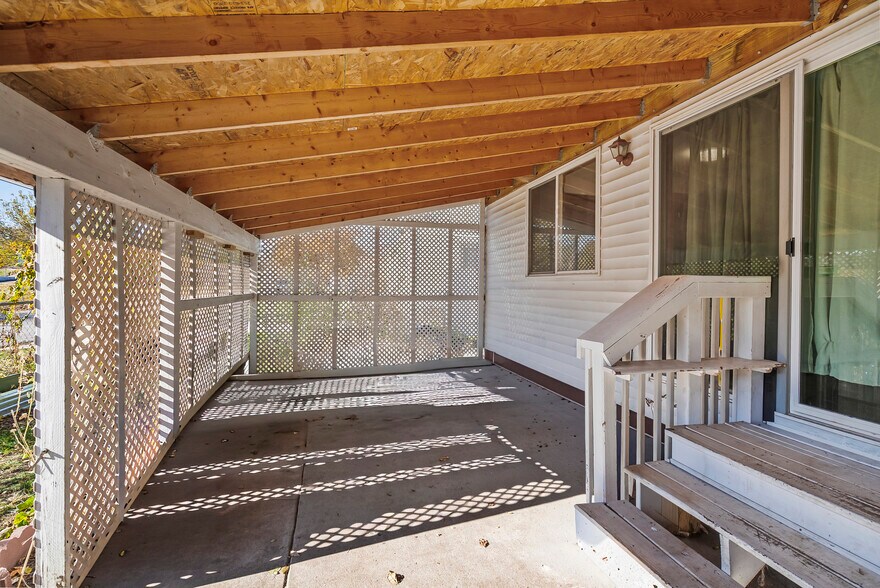 Building Photo - 1522 W 9th St