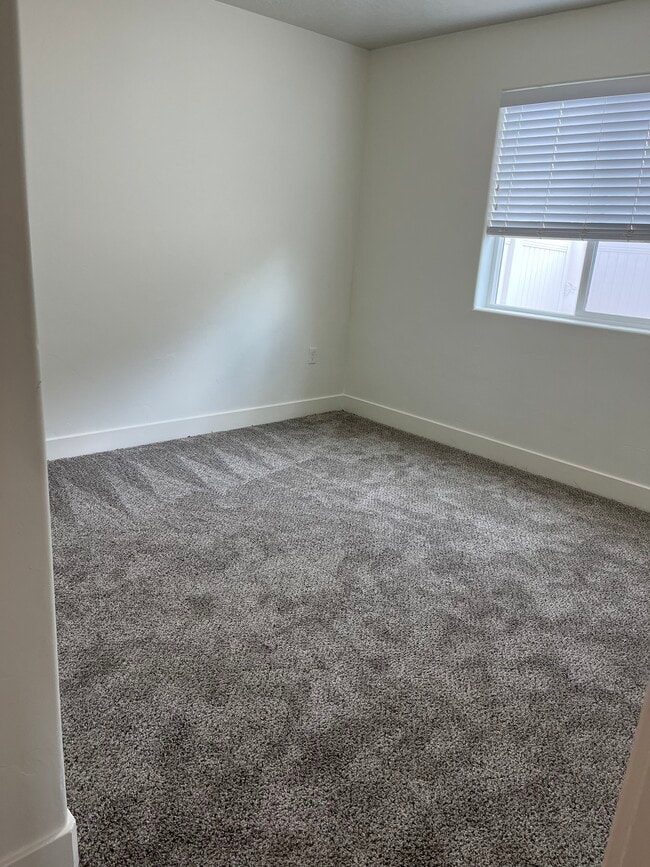 Building Photo - 2155 N 550 W