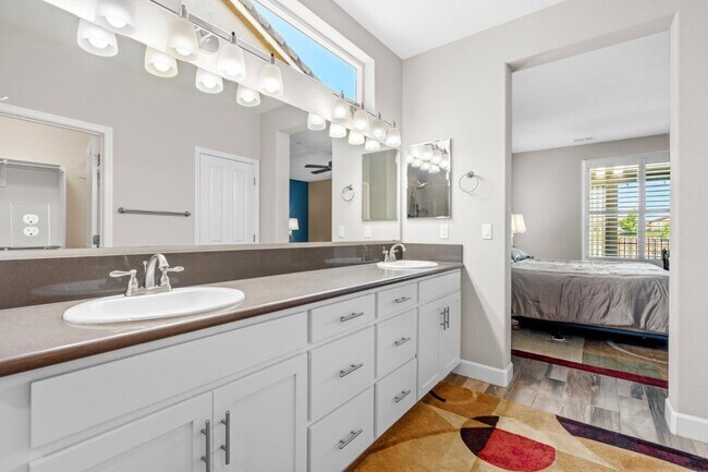 Building Photo - 377 Silver Ridge Dr