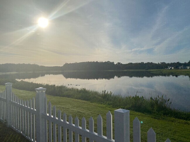 Building Photo - 4 Bedroom 3 Bath Waterfront Home in Gramercy Farms for RENT!