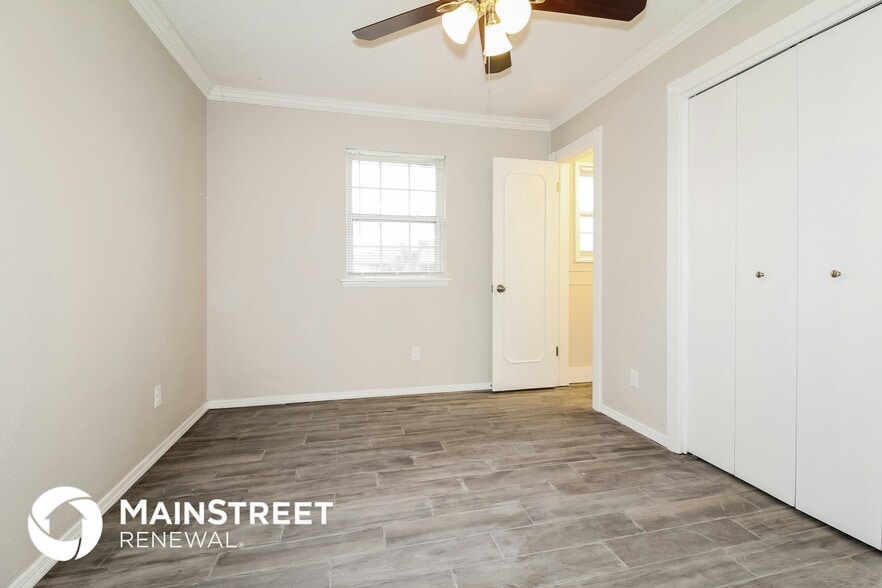 Building Photo - 800 Plaza Dr