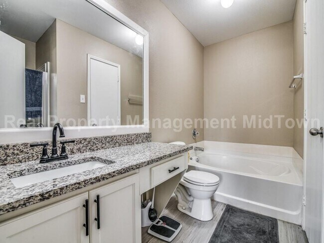 Building Photo - Stylishly Updated 3-Bedroom Home with Modern Touches & Prime Location!