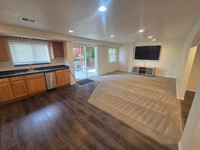 Building Photo - Beautiful Highlands Ranch Home with Finished Basement & 3-Car Garage!