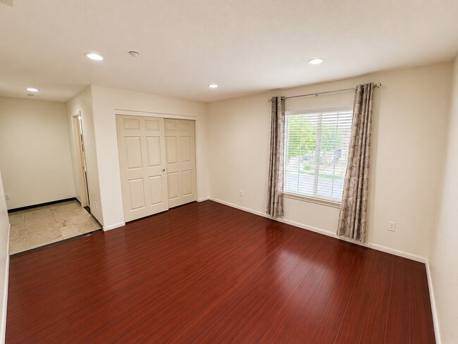 Building Photo - 621 Marbella Ct