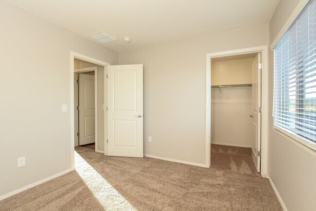 Building Photo - 7084 S Victor Dr