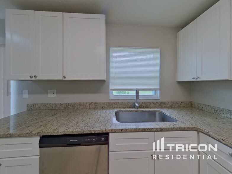 Building Photo - 817 Palermo Ct