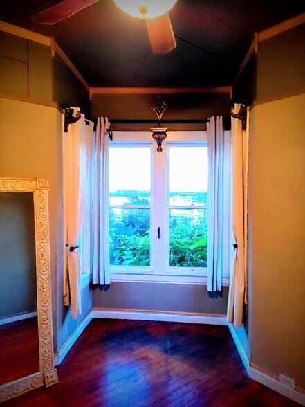 Building Photo - 725 Alhambra St