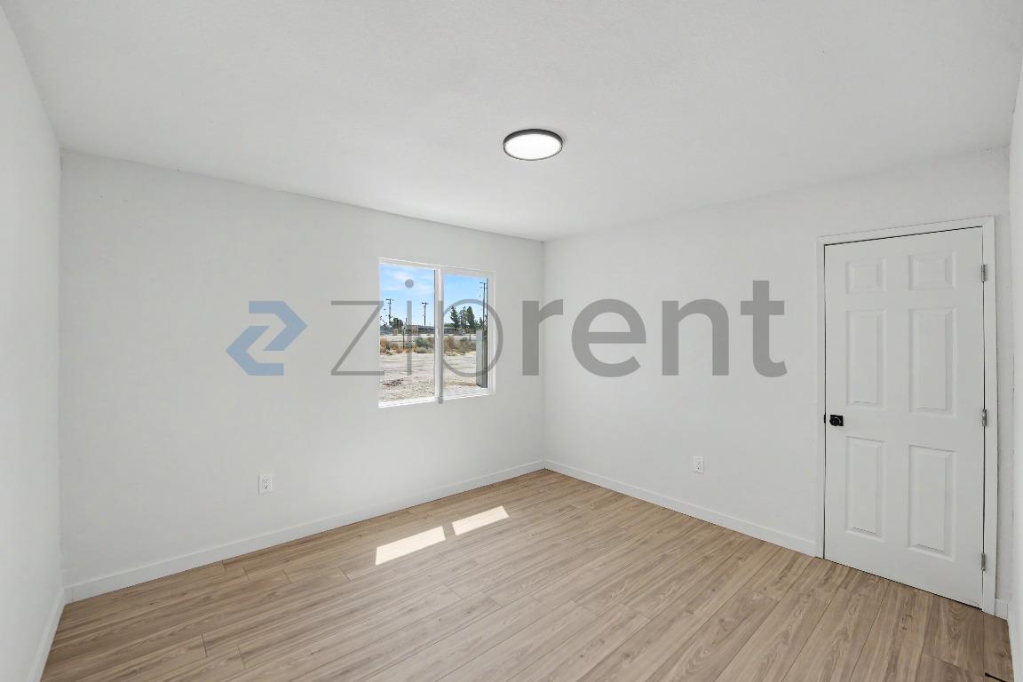 Building Photo - Unit