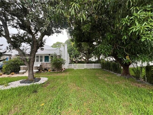 Building Photo - 130 SW 1st Ave