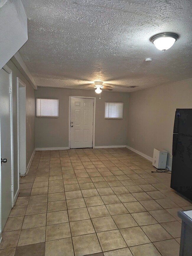Building Photo - 422 Meriwether St