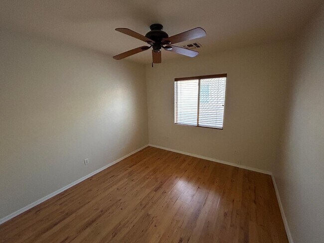 Building Photo - 12521 W Myer Ln