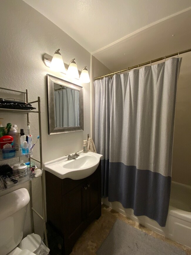 Building Photo - 761 E 820 N