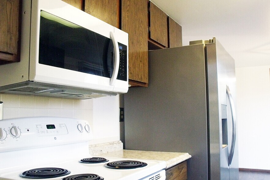 Kitchen Range and Microwave - 4482 North Grant Avenue