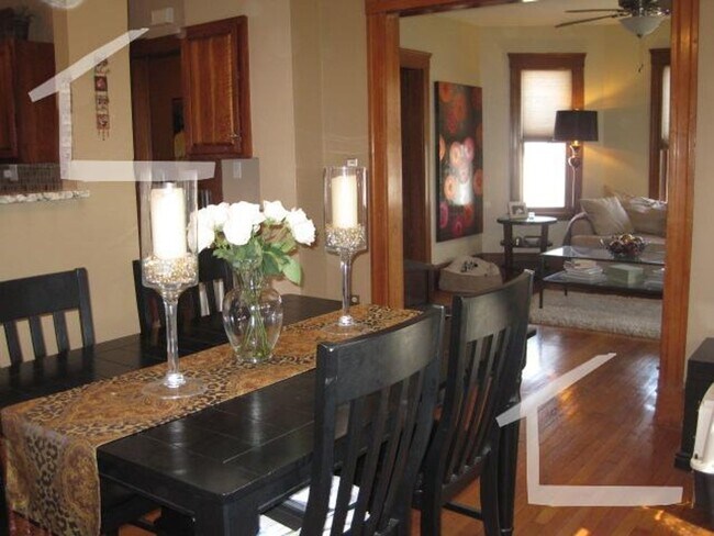 Building Photo - 9/1 Spacious 3BR with balcony, w/d in unit...