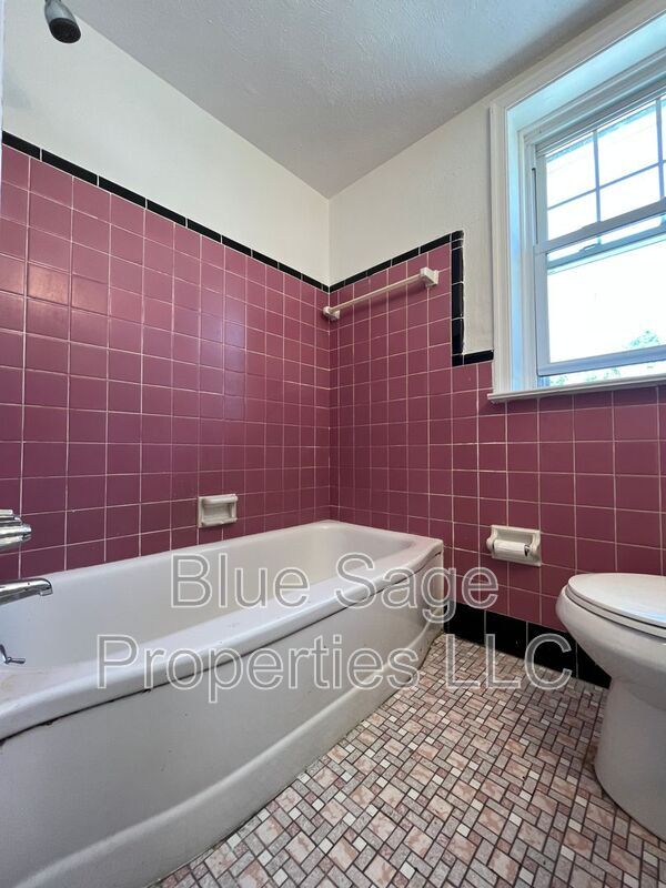 Building Photo - 15 King Ave