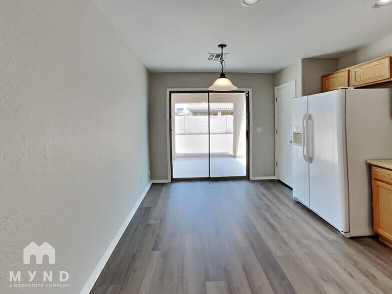 Building Photo - 836 W Burkhalter Dr