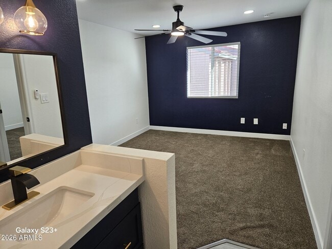 Building Photo - 623 W Guadalupe Rd