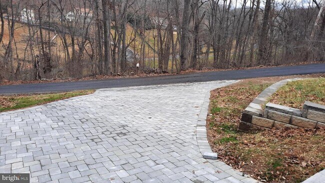 Building Photo - 373 Bowman Rd