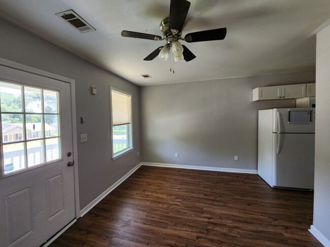 Building Photo - 2 Bedroom 1 Bath Home in Downtown Newnan c...