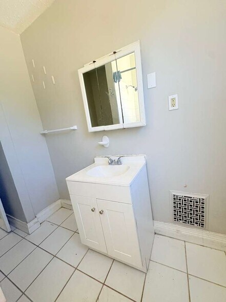 Building Photo - 269 Norton St