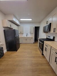 Building Photo - 204 S Ann St