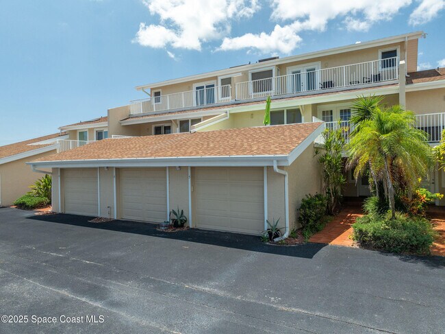 Building Photo - 105 La Costa St